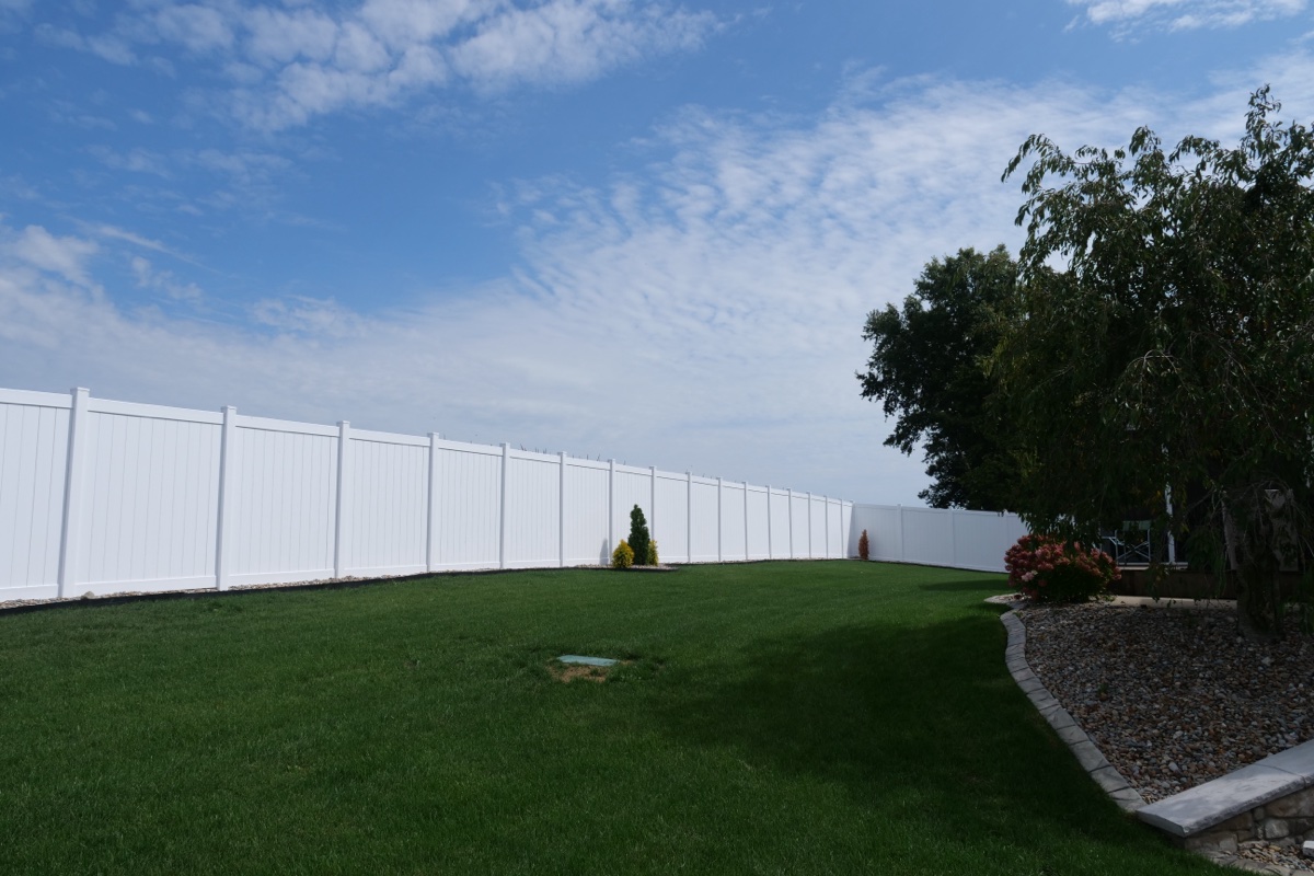 200-Foot Vinyl Privacy Fence in Warsaw, IN
